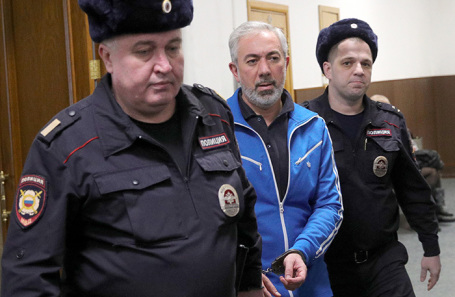 Ваган Абгарян (в центре).