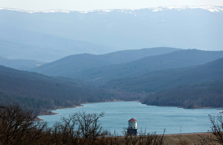 Загорское водохранилище в Крыму.