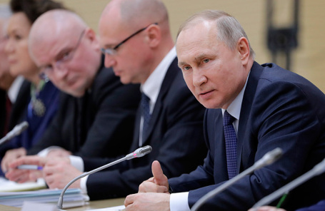 Встреча Владимира Путина с членами рабочей группы по подготовке предложений о внесении поправок в Конституцию РФ.