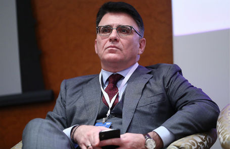 Александр Жаров.