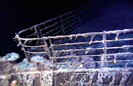 Перила палубы «Титаника». Снимок получен в результате экспедиции, организованной Discovery Channel и RMS Titantic. Август 1996 года.