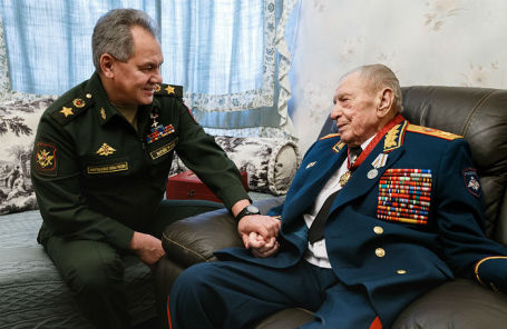 Министр обороны РФ Сергей Шойгу и маршал Советского Союза Дмитрий Язов.