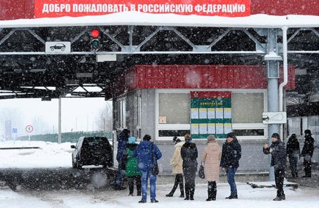 Международный автомобильный пункт пропуска на границе России и Украины.