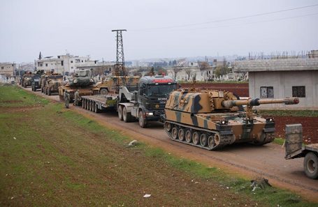 Конвой турецкой военной техники в сирийской провинции Идлиб.