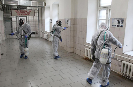 Санитарная обработка помещений в одной из колоний.