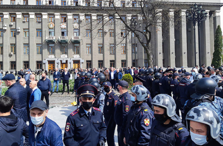 Митинг против самоизоляции во Владикавказе.