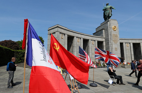 Мемориал павшим советским воинам в Тиргартене, Берлин.