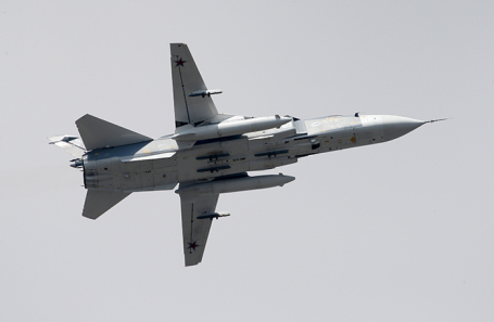 Бомбардировщик Су-24.