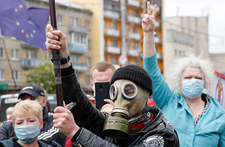 Митинг и сбор подписей в поддержку оппозиционных кандидатов в президенты Белоруссии в Минске.