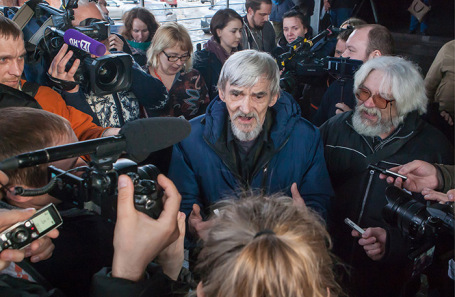 Юрий Дмитриев (в центре).