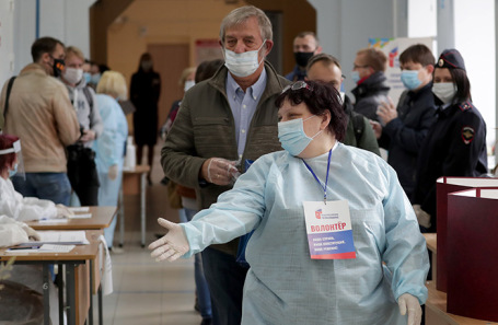 На избирательном участке в Екатеринбурге.