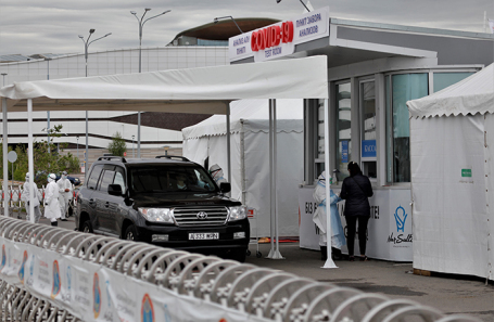 Мобильный пункт тестирования на наличие коронавирусной инфекции COVID-19 в Нур-Султане.