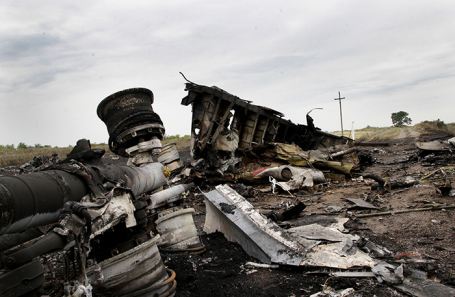На месте крушения самолета Boeing 777 Malaysia Airlines в Донецкой области.