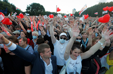 Митинг в поддержку кандидата в президенты Светланы Тихановской в Минске.