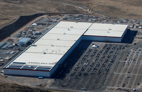 Завод Tesla в Неваде.