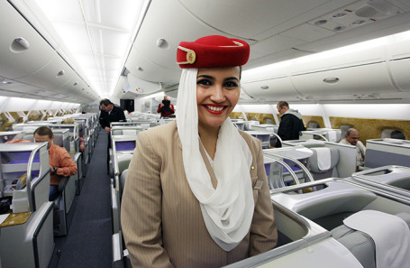 Бортпроводница авиакомпании Emirates.
