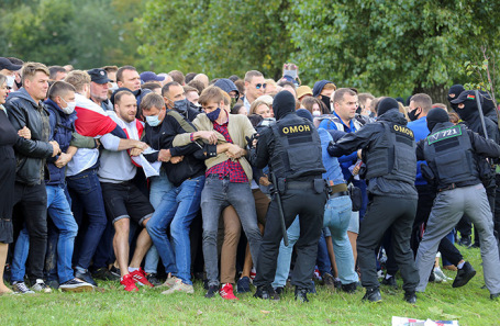 https://cdn.bfm.ru/news/maindocumentphoto/2020/09/13/3_belarus-election-protests.jpg