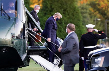 Дональд Трамп прибывает в Национальный военно-медицинский центр имени Уолтера Рида. Штат Мэриленд.