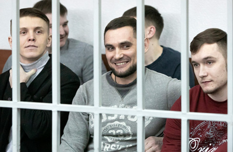 Бывшие сотрудники исправительной колонии N1 УФСИН по Ярославской области, обвиняемые в избиении заключенного в ИК-1. Февраль 2020 года.