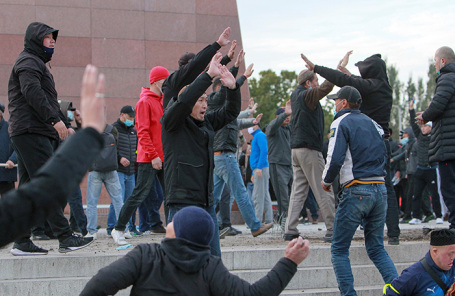 Беспорядки в Бишкеке.