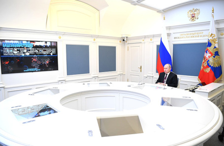 Владимир Путин на встрече по случаю подписания Меморандума о намерениях между НИЦЭМ имени Н. Ф. Гамалеи, компанией AstraZeneca, РФПИ и компанией «Р-Фарм».