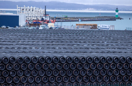 Трубы для строительства газопровода «Северный поток — 2» в немецком порту Мукран.