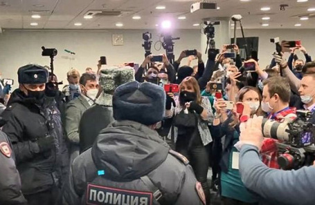 Полиция на форуме независимых муниципальных депутатов.