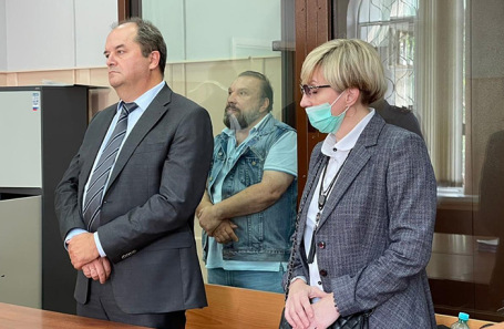 Виктор Батурин (на втором плане).