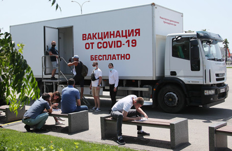 Вакцинация от COVID-19 в Олимпийском парке в Краснодарском крае.