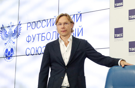 Валерий Карпин.