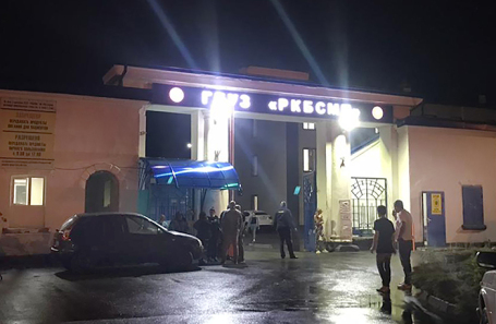 Въезд на территорию республиканской клинической больницы скорой помощи, где из-за поломки кислородной системы погибли пациенты с коронавирусом.