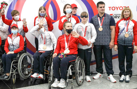 Встреча участников XVI Паралимпийских летних игр в Токио.