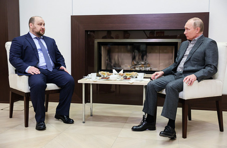 Встреча президента России Владимира Путина и замдиректора Центра имени Гамалеи Дениса Логунова.