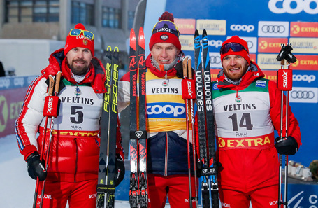 Слева направо: Сергей Устюгов (второе место), Александр Большунов (первое место) и Артем Мальцев (третье место).