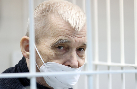 Суд в Петрозаводске приговорил историка Юрия Дмитриева к 15 годам лишения свободы