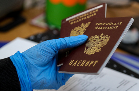 Отмену обязательных штампов о браке в паспорте в МВД объяснили цифровизацией