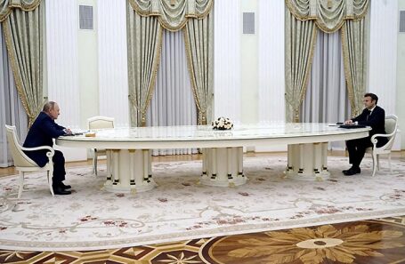 Владимир Путин и Эммануэль Макрон.