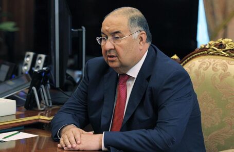 Алишер Усманов.