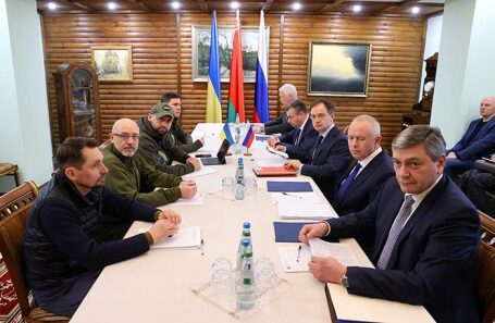 Один из раундов переговоров делегаций Украины и России.