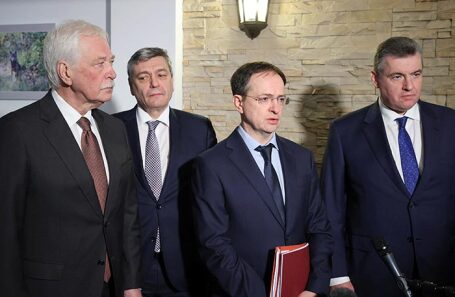 Российская делегация после очередного раунда переговоров.