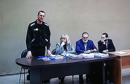 Алексей Навальный (слева).