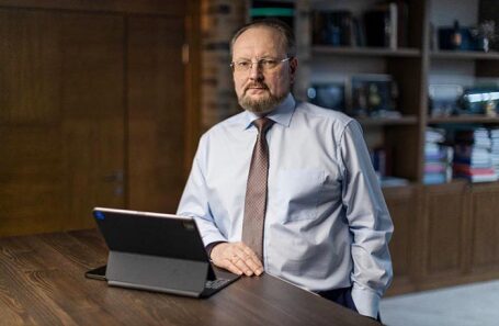 Игорь Манылов.