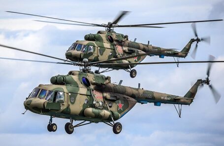 Военно-транспортные вертолеты Ми-17В5.