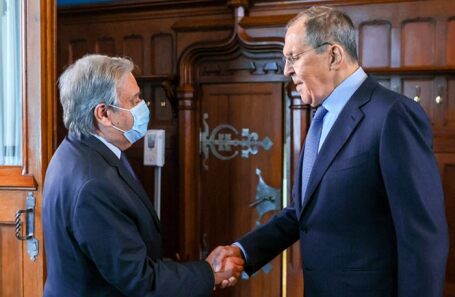 Министр иностранных дел РФ Сергей Лавров и Генеральный секретарь ООН Антониу Гутерриш (справа налево).