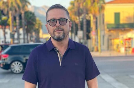 Анатолий Шарий.