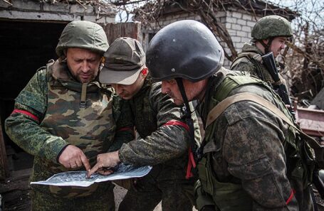 Военнослужащие Народной милиции ЛНР на территории города Попасная.