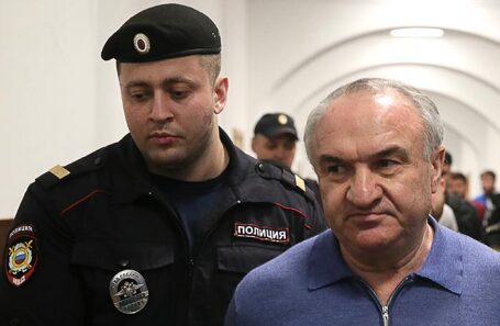 Рауль Арашуков (справа).
