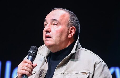 Александр Роднянский.