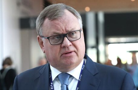 Андрей Костин.