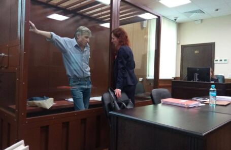 Алексей Горинов с адвокатом Катериной Тертухиной.